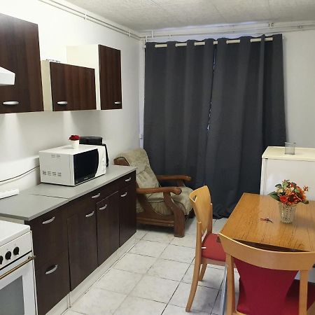 Appartement F1 Rez De Chausser Bg N°2 班莱班 外观 照片
