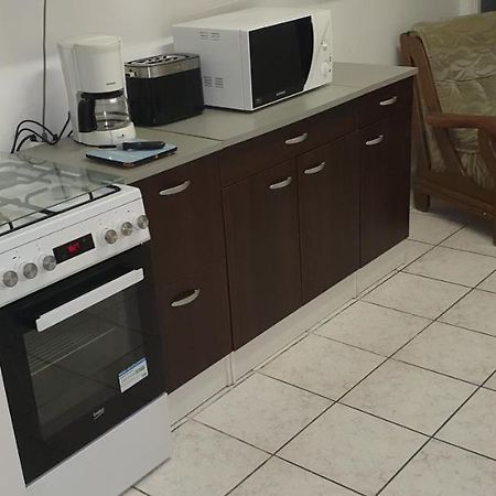 Appartement F1 Rez De Chausser Bg N°2 班莱班 外观 照片