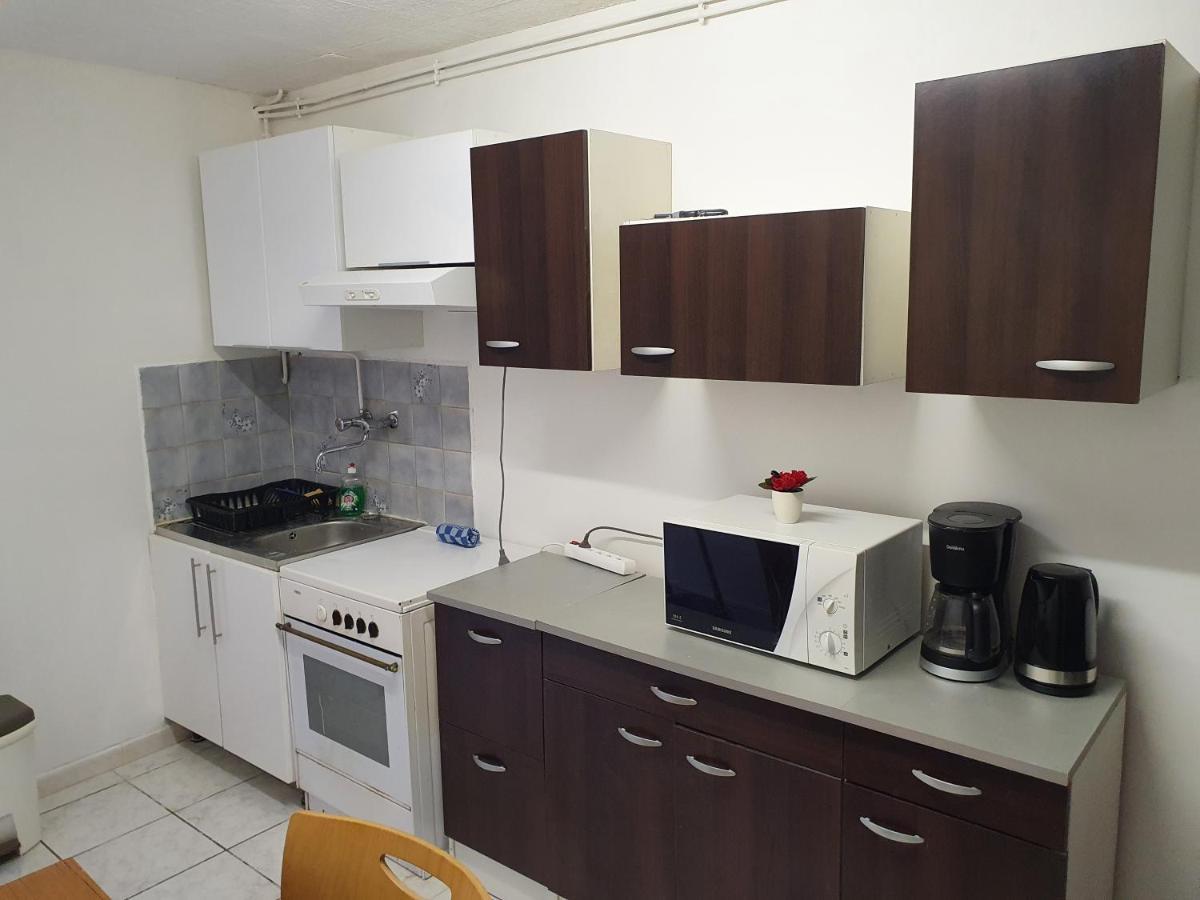 Appartement F1 Rez De Chausser Bg N°2 班莱班 外观 照片