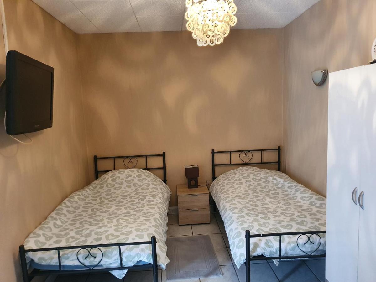 Appartement F1 Rez De Chausser Bg N°2 班莱班 外观 照片