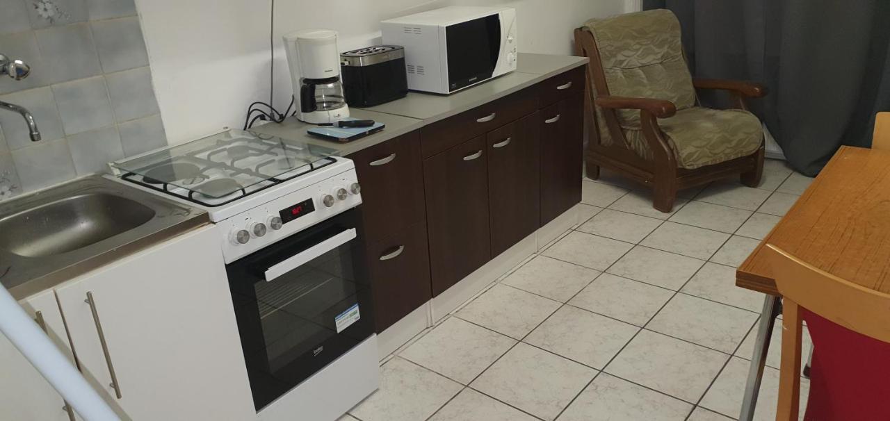 Appartement F1 Rez De Chausser Bg N°2 班莱班 外观 照片